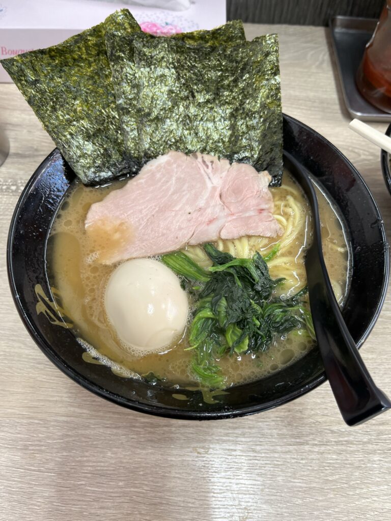 家系ラーメン
ほうれん草があればカロリーゼロ